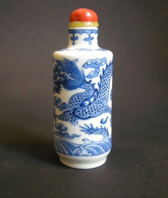 Snuff bottle porcelain &quot;soft past&quot; blue and white painted with dragons | MasterArt